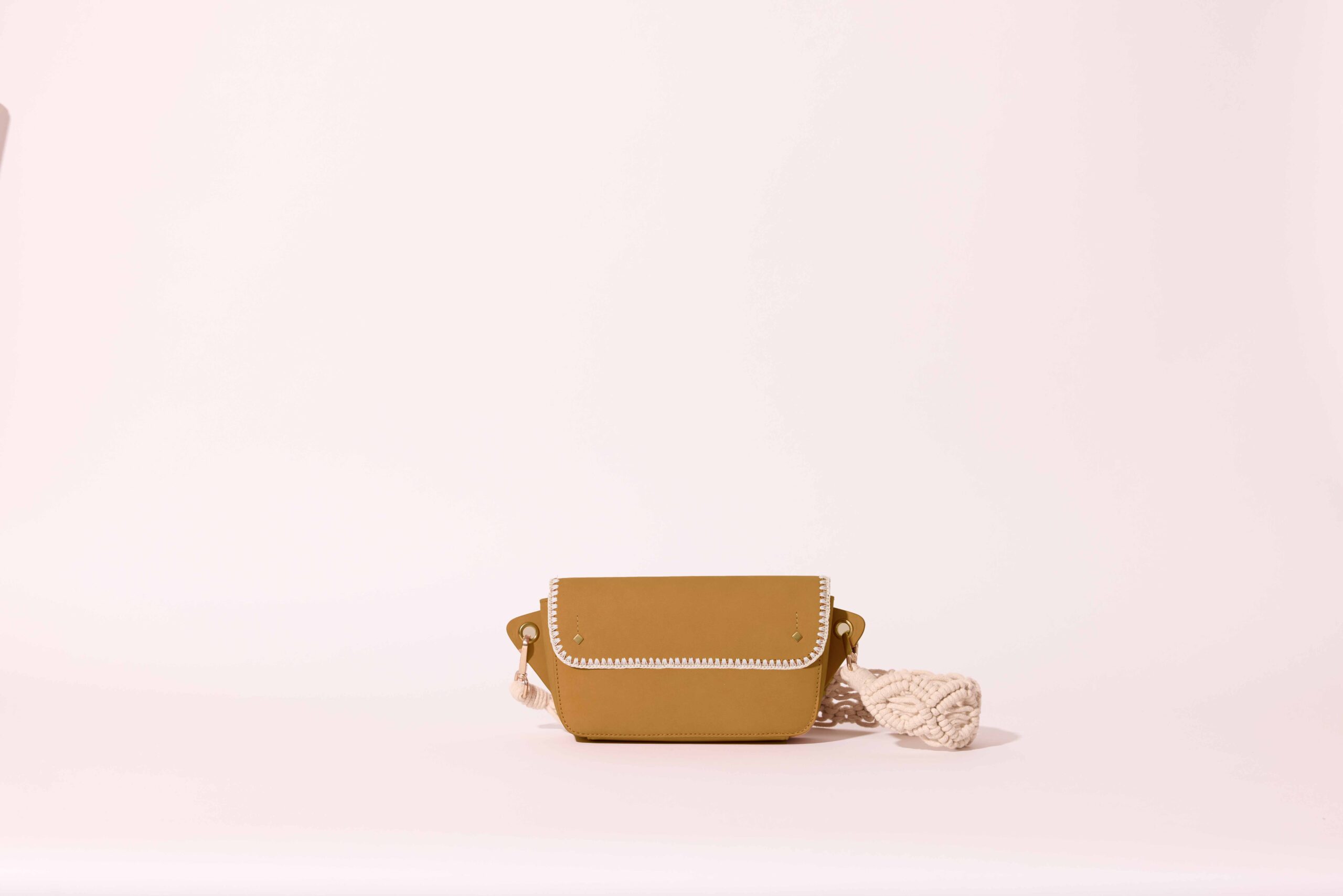 Emilie ocre brodé2024_06_MARADJI_ETE0173 copie